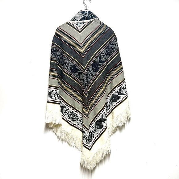 New Otavalito Ecuador Hand Knit Indigenous Poncho One Size - Picture 2 of 5